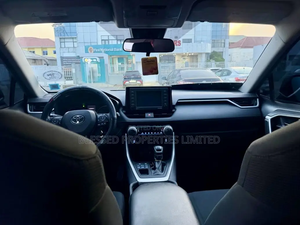 Toyota RAV4 LE 2022 Gray