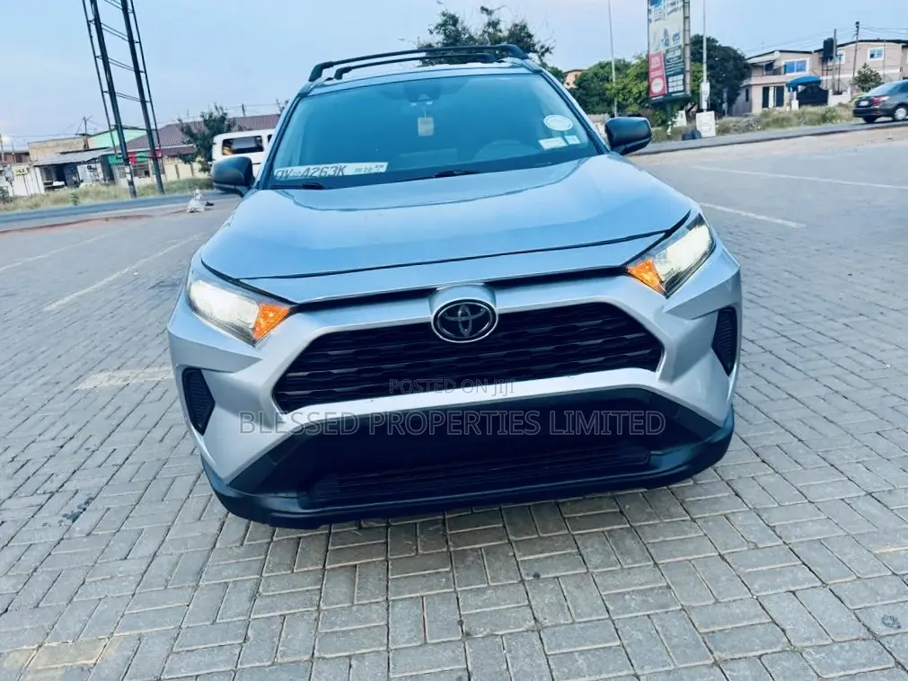 Toyota RAV4 LE 2022 Gray