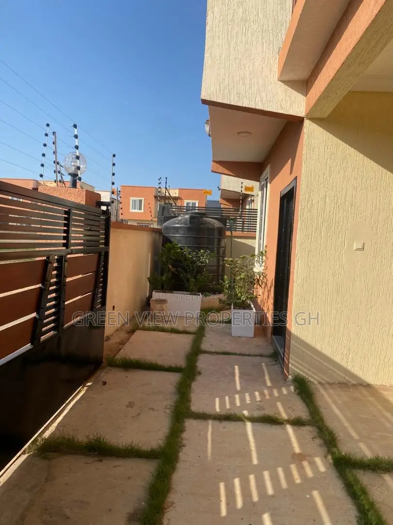 2bdrm Duplex in Achimota for rent