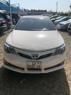 Toyota Camry LE 4dr Sedan (2.5L 4cyl 6A) 2014 White