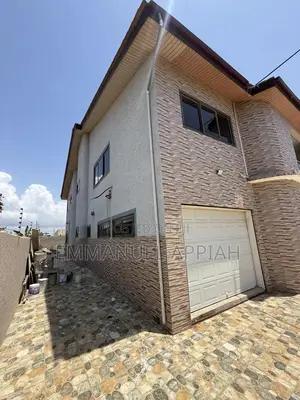 5bdrm House in Old Barrier Scc, Accra Metropolitan for sale