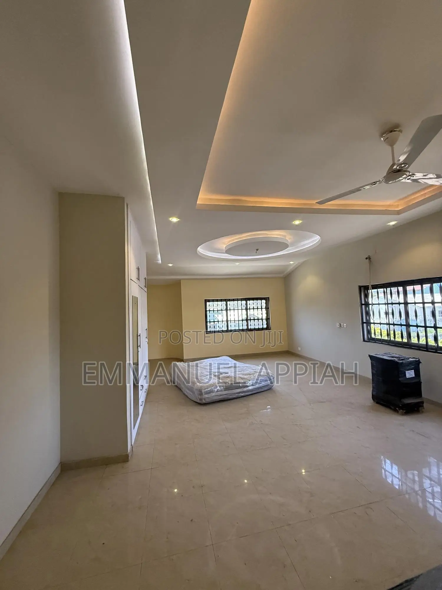 5bdrm House in Old Barrier Scc, Accra Metropolitan for sale