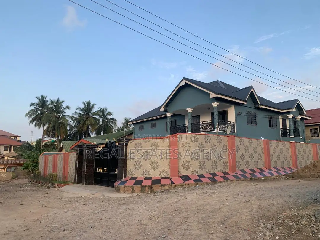 10bdrm House in Pokuase for sale