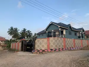10bdrm House in Pokuase for sale