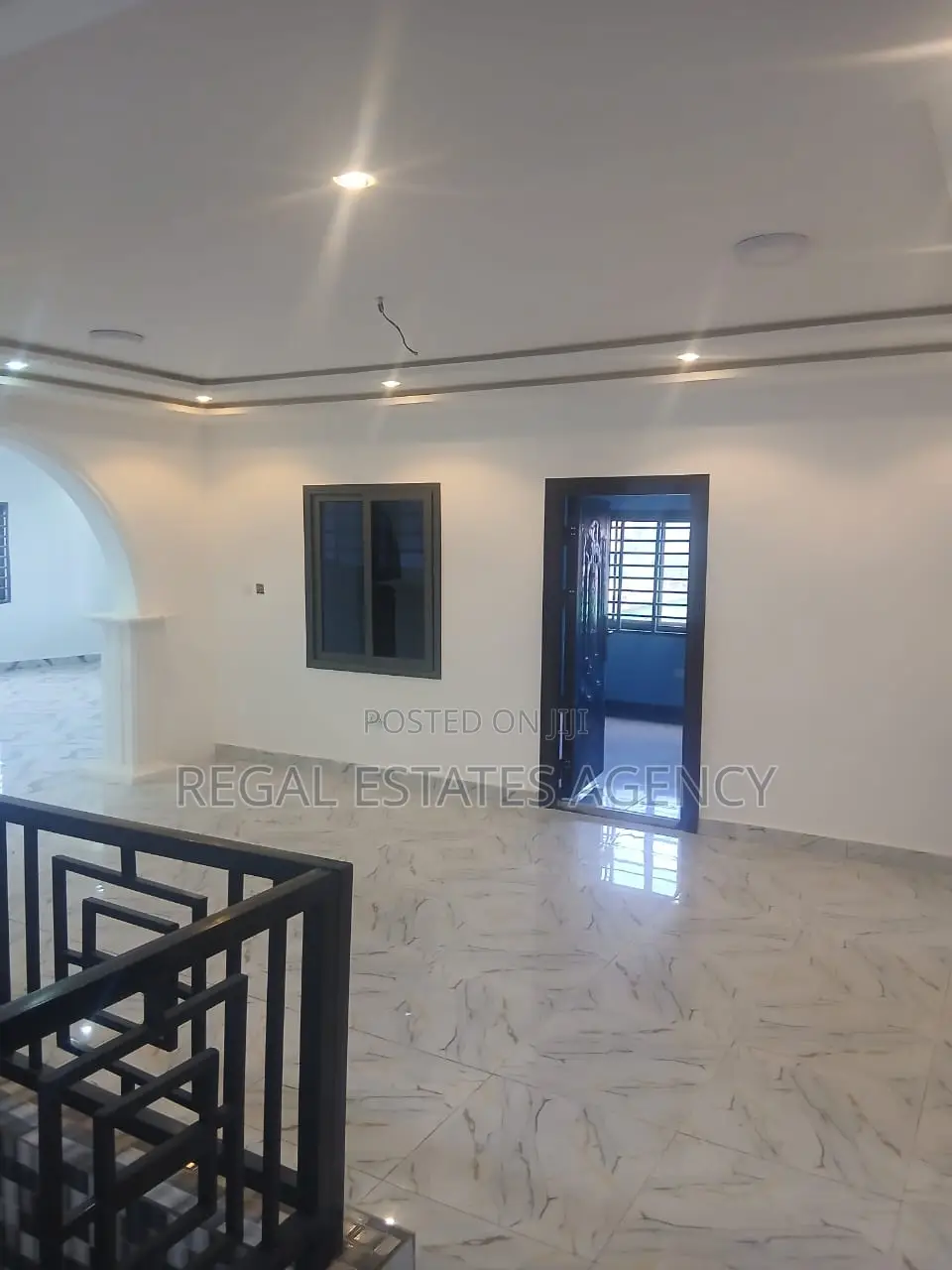 10bdrm House in Pokuase for sale