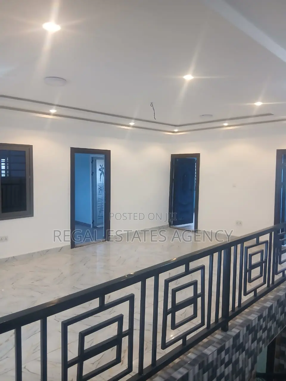 10bdrm House in Pokuase for sale