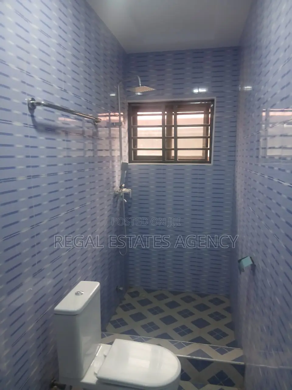 10bdrm House in Pokuase for sale