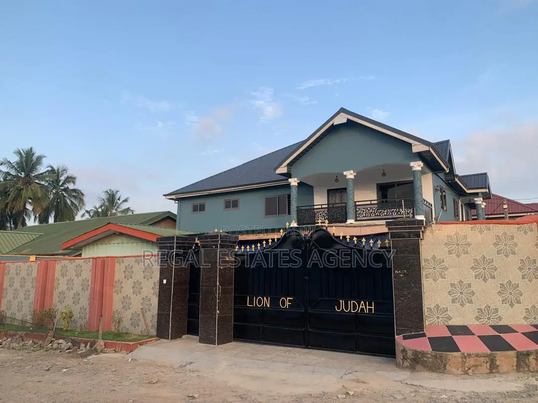 10bdrm House in Pokuase for sale