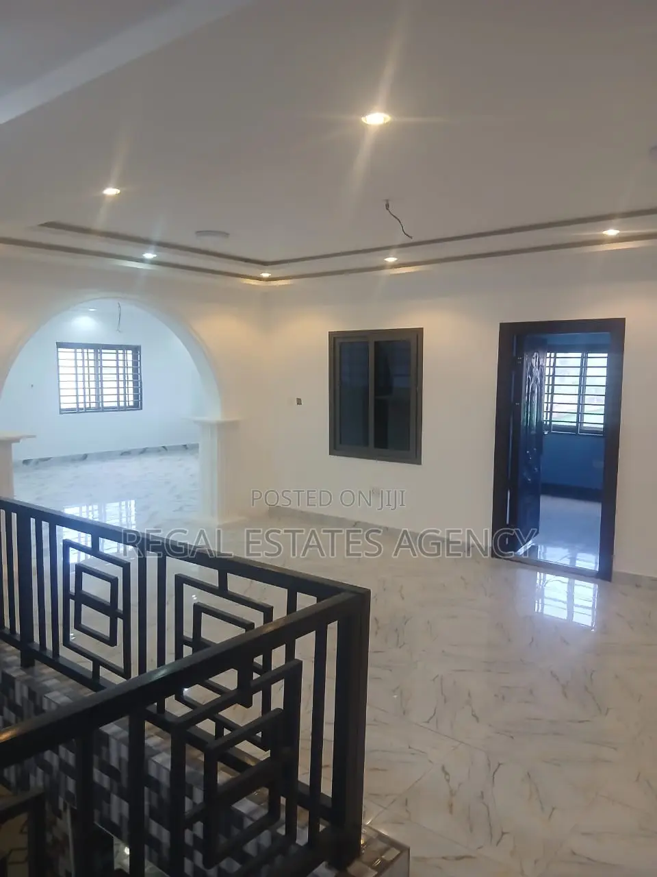 10bdrm House in Pokuase for sale