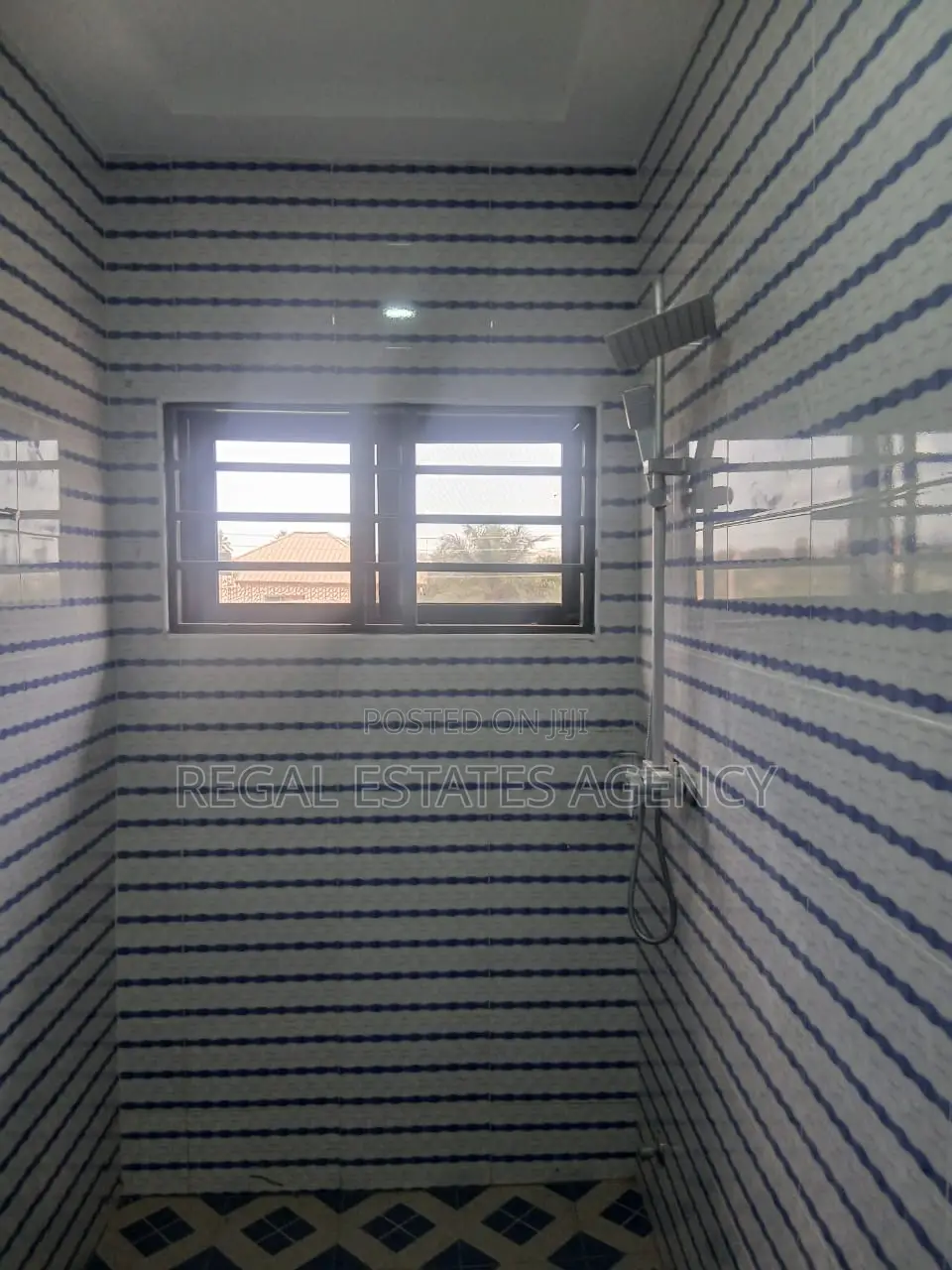10bdrm House in Pokuase for sale