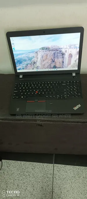 Laptop Lenovo ThinkPad Edge E550 4GB Intel Core i5 HDD+SSD 500GB