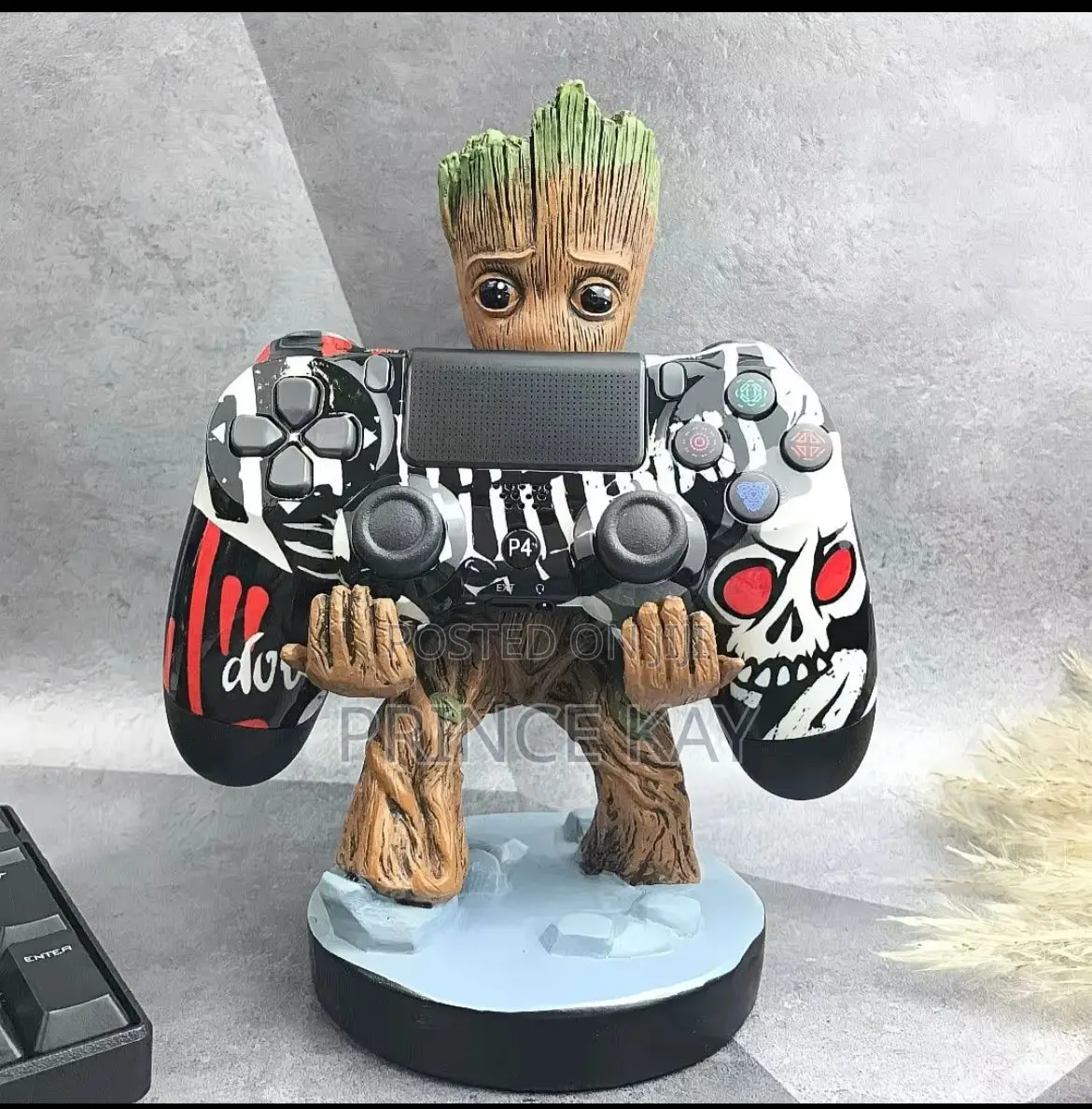 Groot Controller Stand