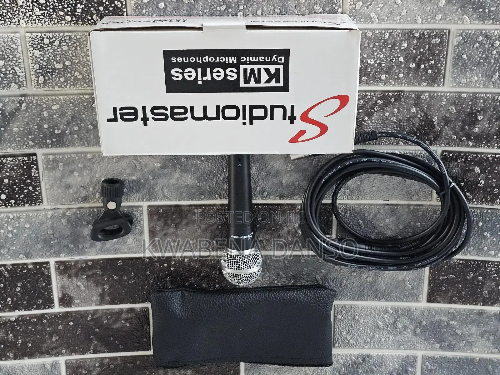 Studiomaster Km92 Dynamic Cardioid Cord Microphone