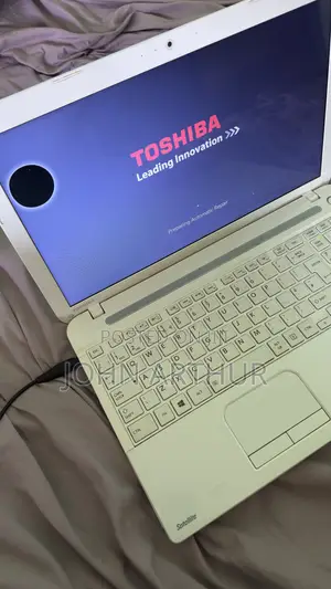 Laptop Toshiba Satellite C55 8GB AMD A6 HDD 320GB