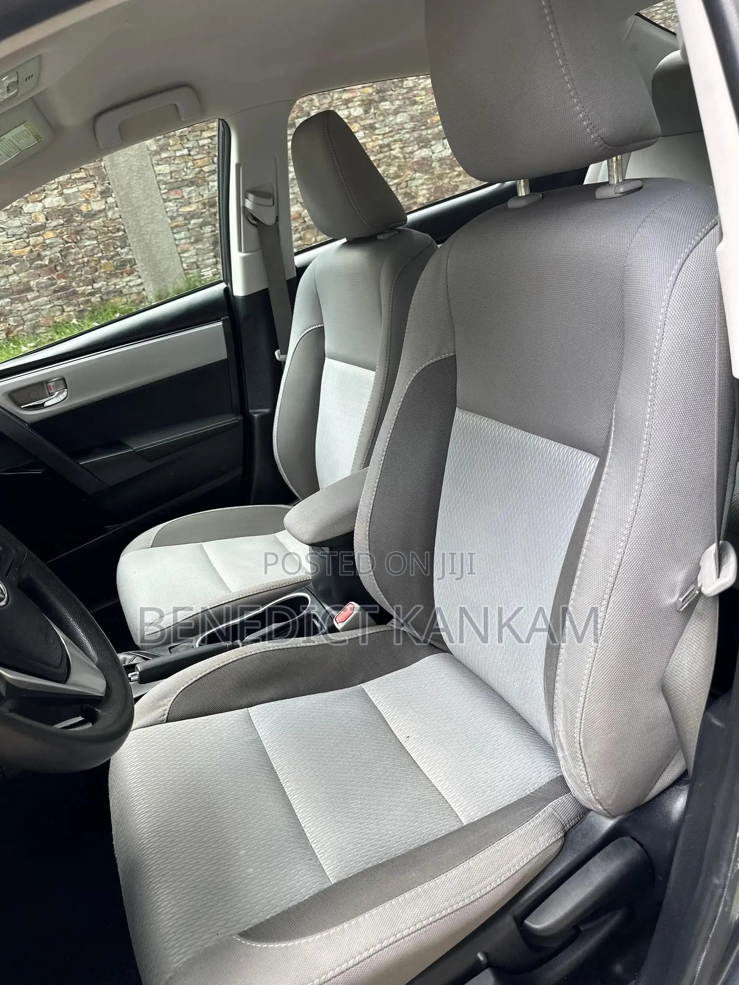 Toyota Corolla LE 4dr Sedan (1.8L 4cyl CVT) 2017 Gray