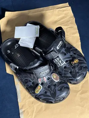 Trendy Pattern Crocs Clogs Unisex Footwear Size 40-45 Black Color