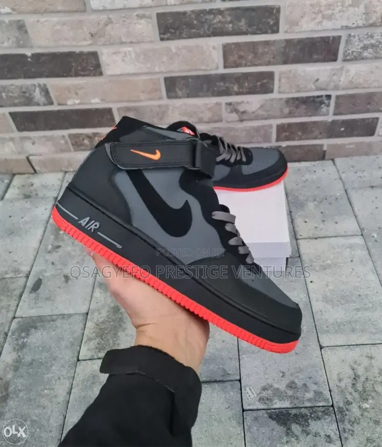 Black Nike Air Force 1 Mid.