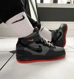 Black Nike Air Force 1 Mid.