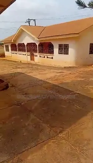 9bdrm House in Kumasi Metropolitan for sale