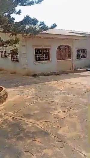 9bdrm House in Kumasi Metropolitan for sale