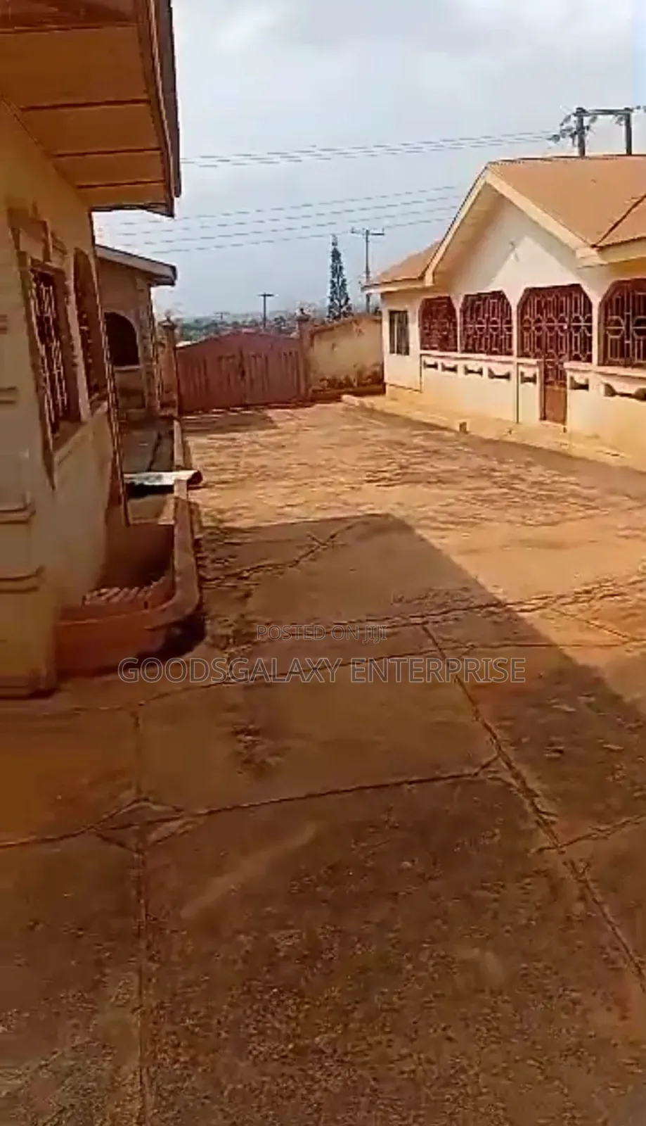 9bdrm House in Kumasi Metropolitan for sale