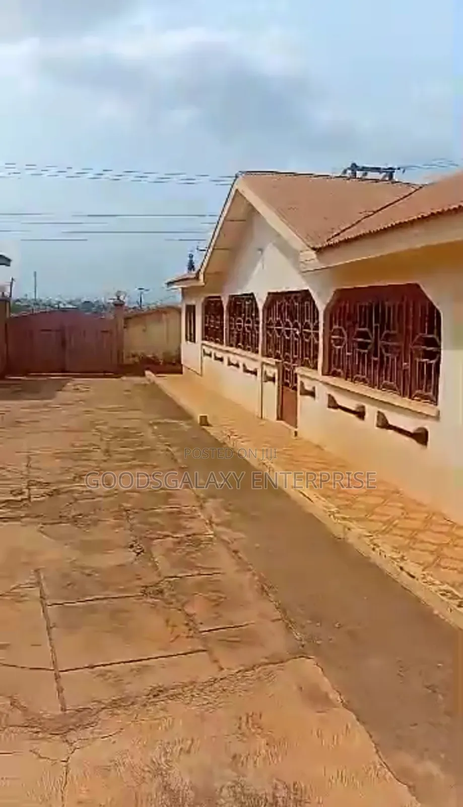 9bdrm House in Kumasi Metropolitan for sale