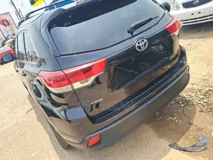 Toyota Highlander XLE 4x4 V6 (3.5L 6cyl 8A) 2017 Black