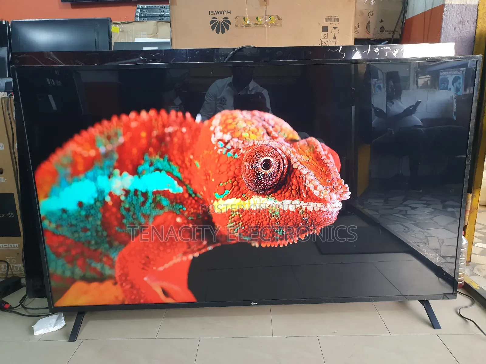 Lg 65"Uhd HDR Smart Satellite Tv