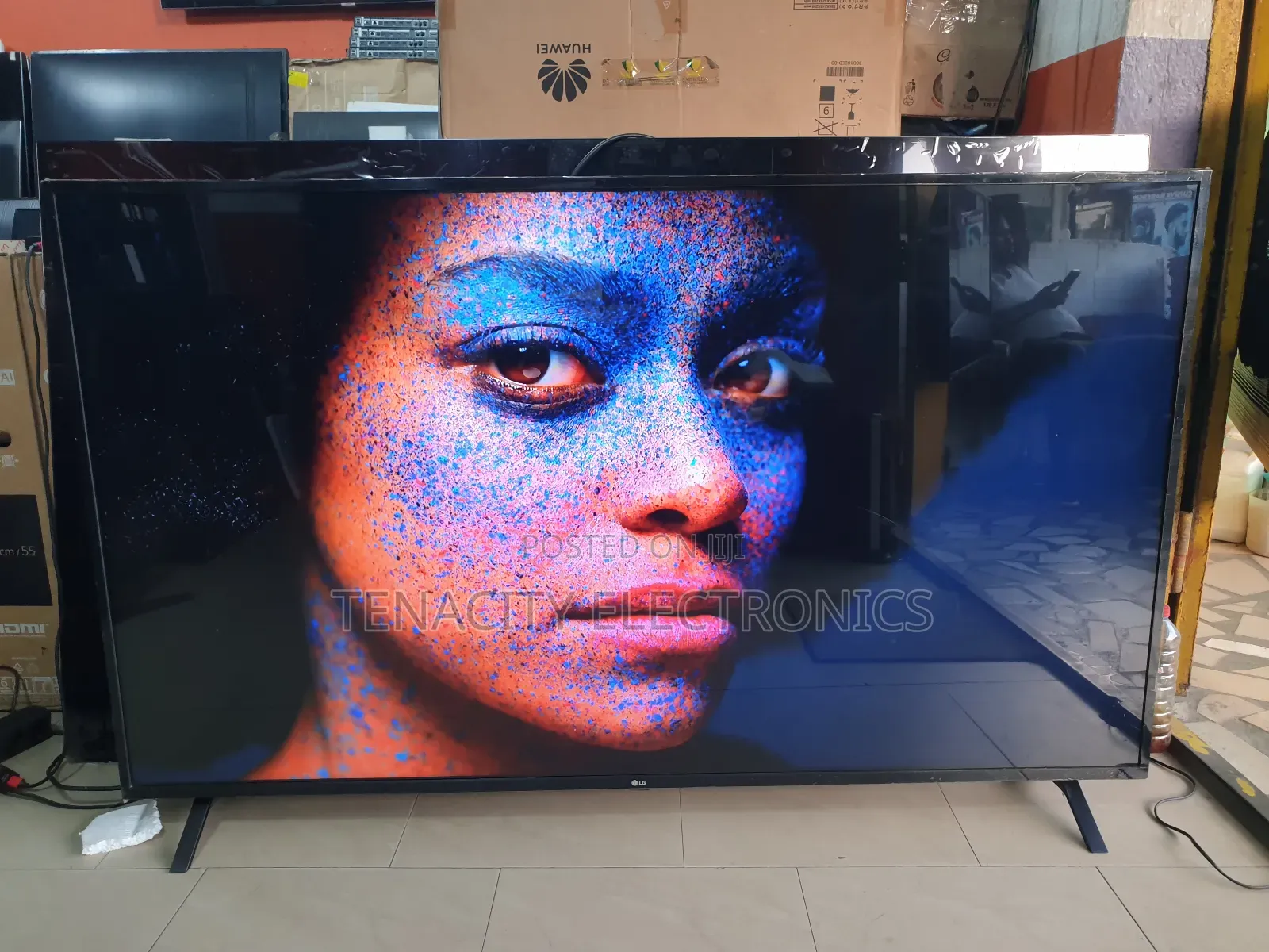 Lg 65"Uhd HDR Smart Satellite Tv