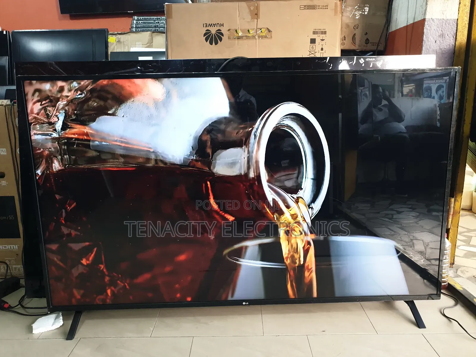 Lg 65"Uhd HDR Smart Satellite Tv