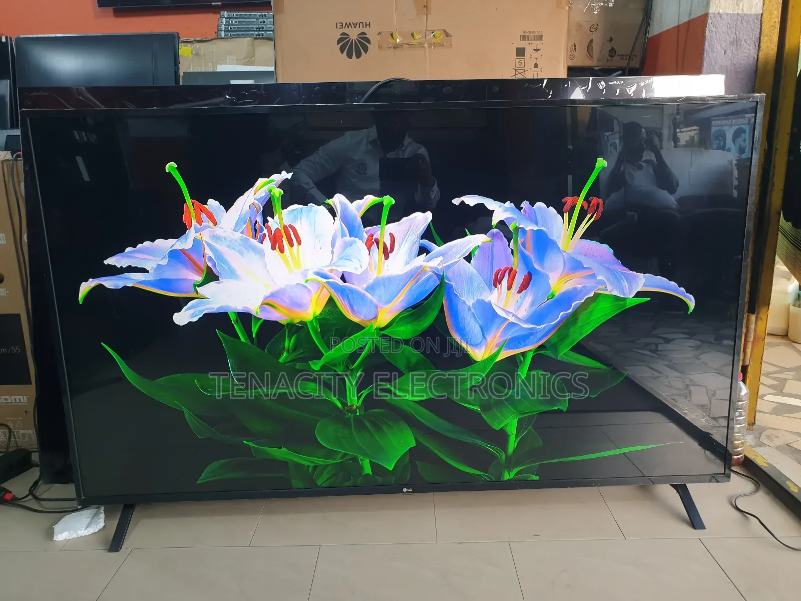 Lg 65"Uhd HDR Smart Satellite Tv