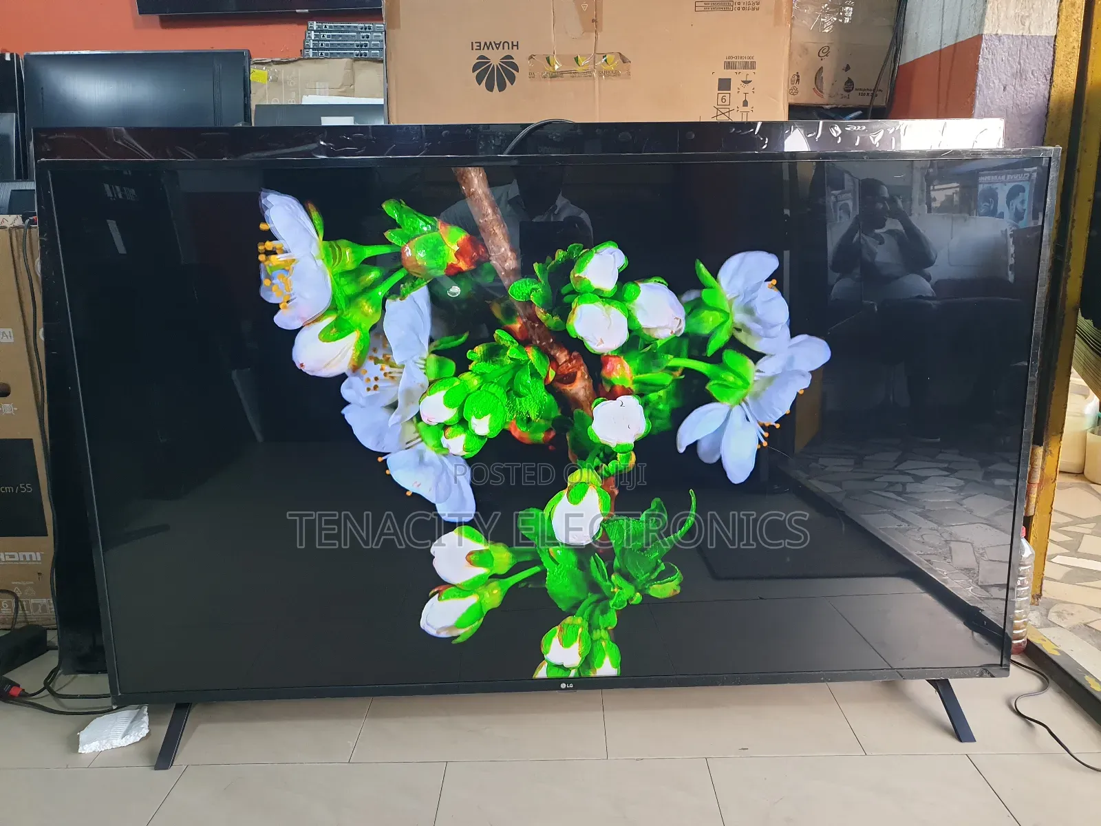 Lg 65"Uhd HDR Smart Satellite Tv