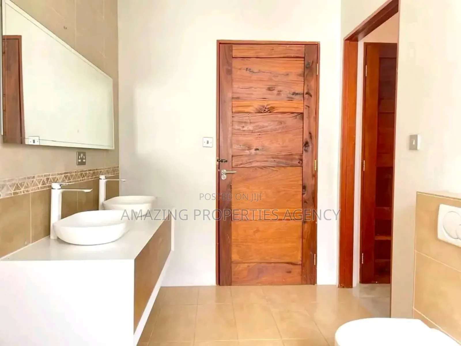 5bdrm House in Airport Hills for sale