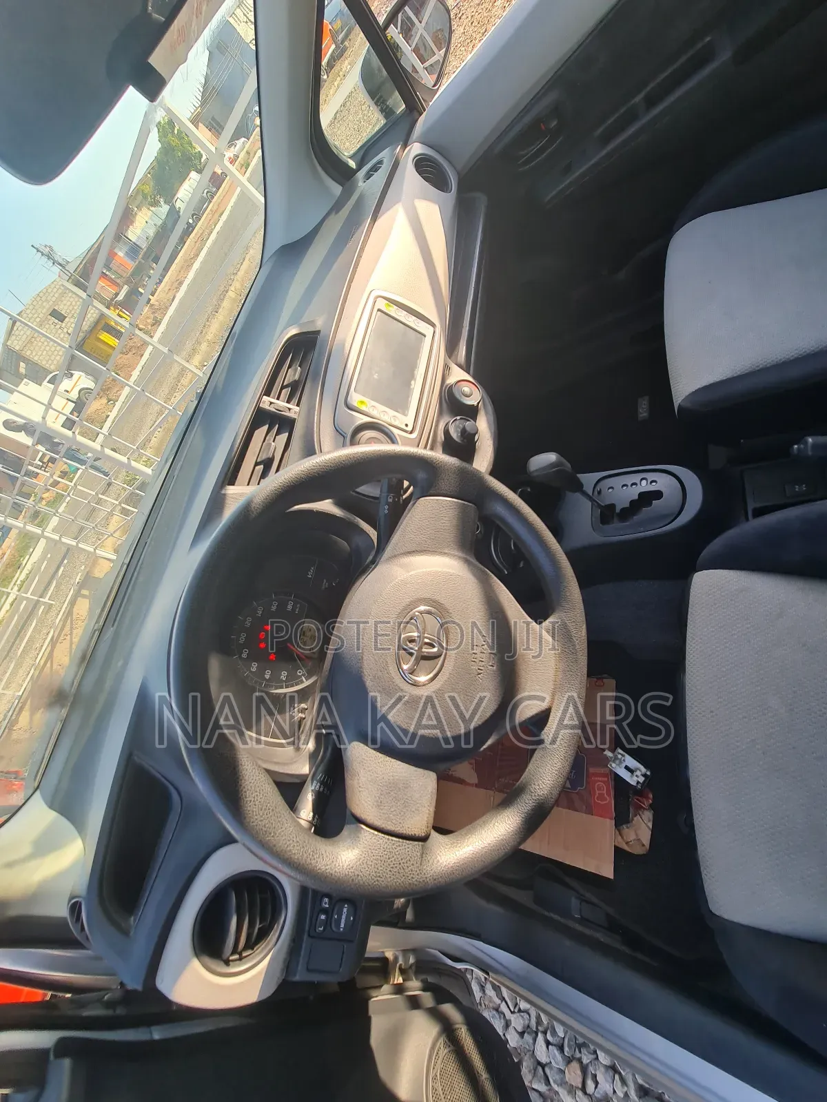 Toyota Vitz 1.3 AWD 5dr 2013 Silver
