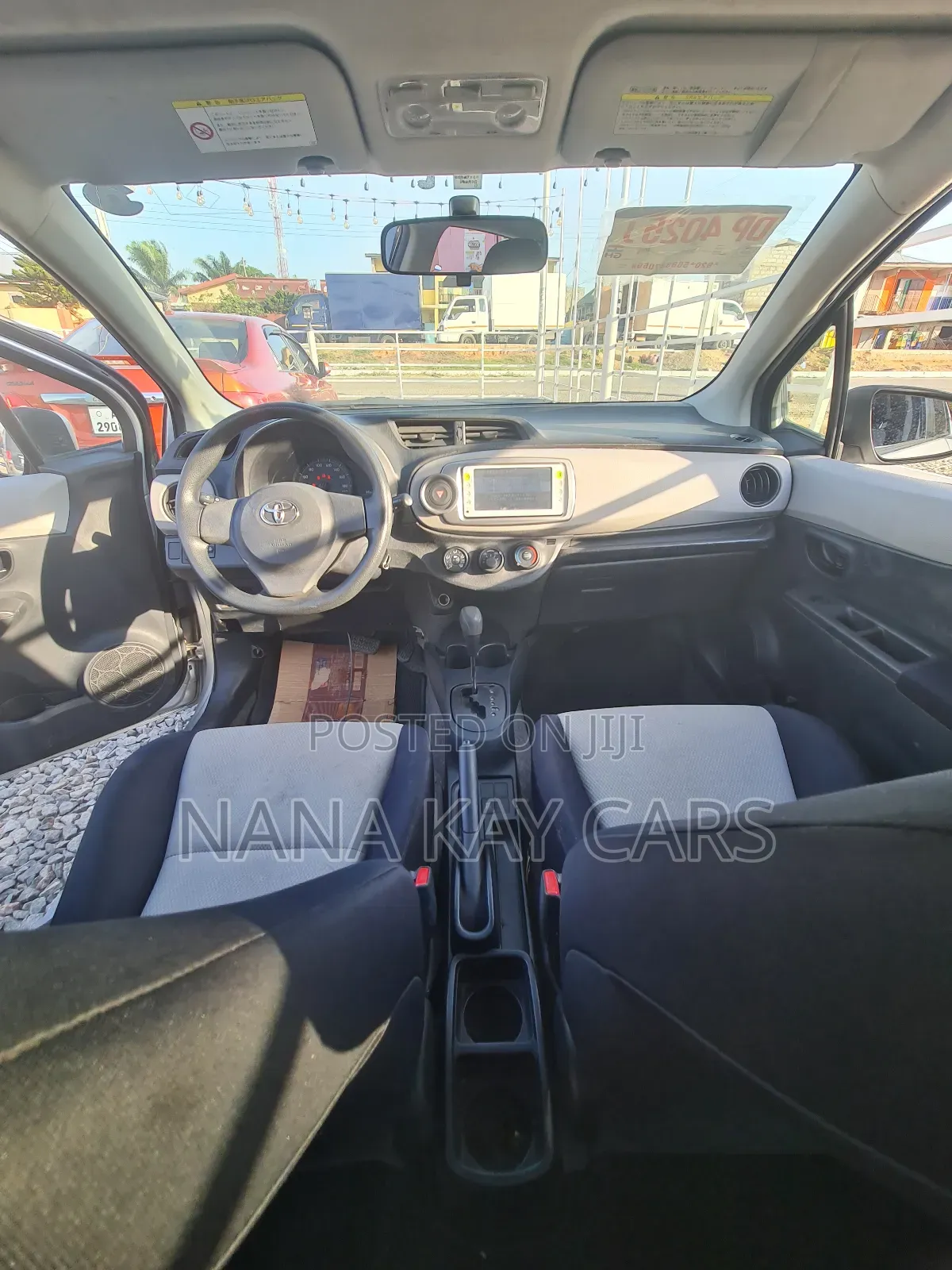 Toyota Vitz 1.3 AWD 5dr 2013 Silver