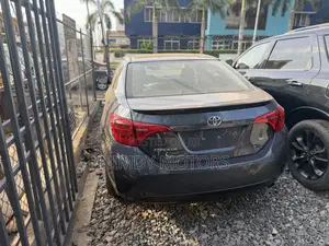 Toyota Corolla SE 4dr Sedan (1.8L 4cyl CVT) 2017 Gray