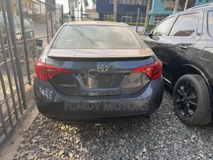 Toyota Corolla SE 4dr Sedan (1.8L 4cyl CVT) 2017 Gray
