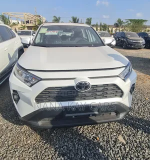Toyota RAV4 XLE AWD 2023 White