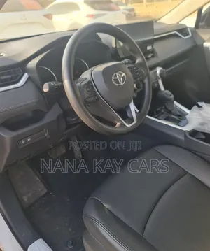 Toyota RAV4 XLE AWD 2023 White