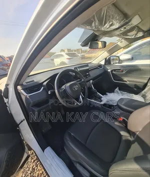 Toyota RAV4 XLE AWD 2023 White