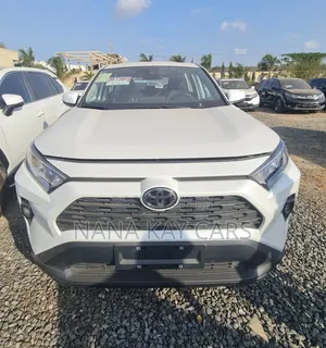Toyota RAV4 XLE AWD 2023 White