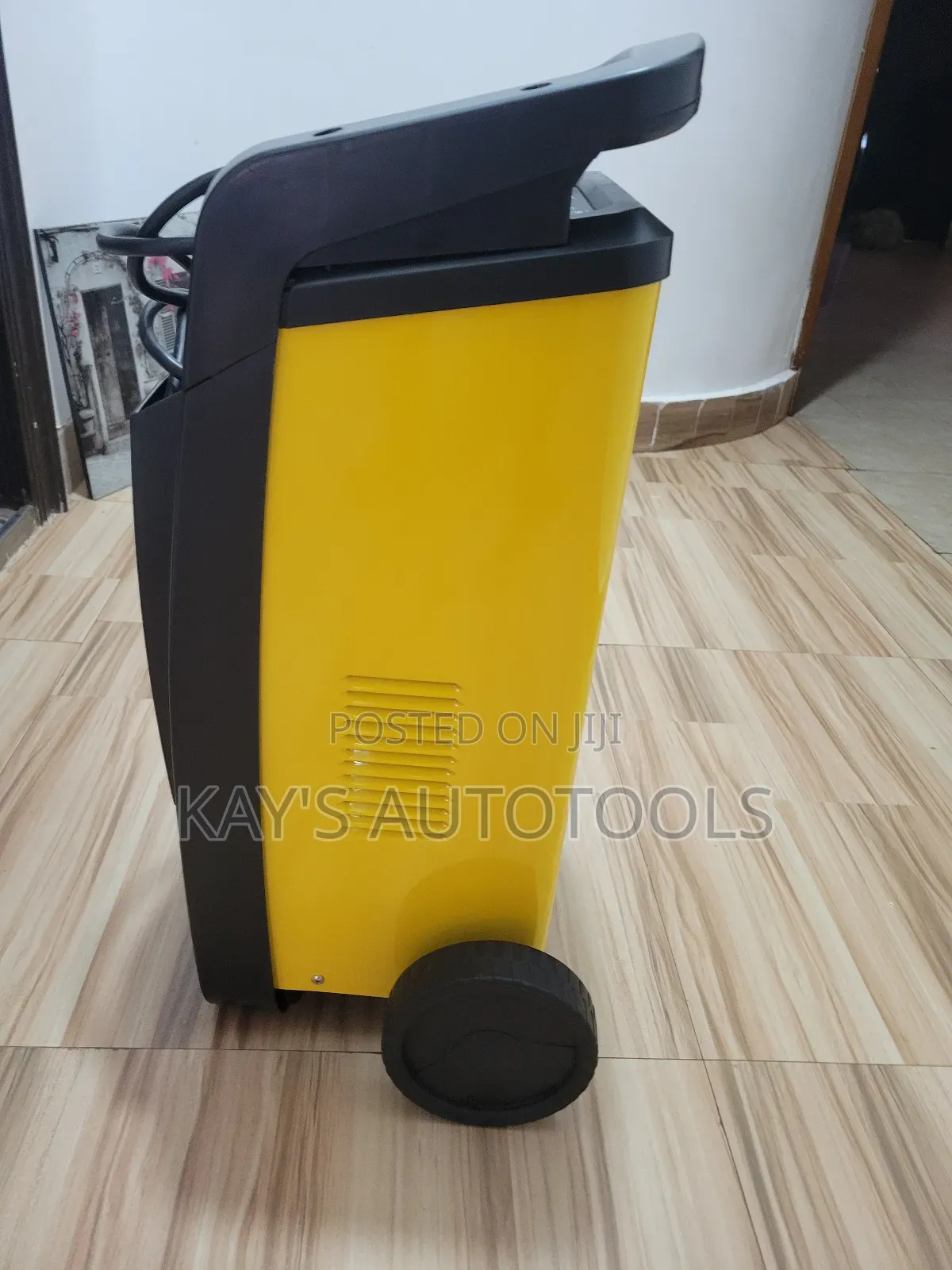 High Quality Car Truck 12v 24v Battery Charger and Jump Starter