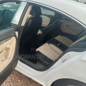 Volkswagen Passat 2012 White
