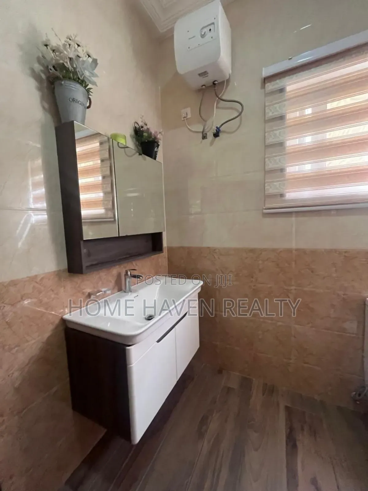 Furnished 4bdrm House in East Airport, Tseaddo for rent