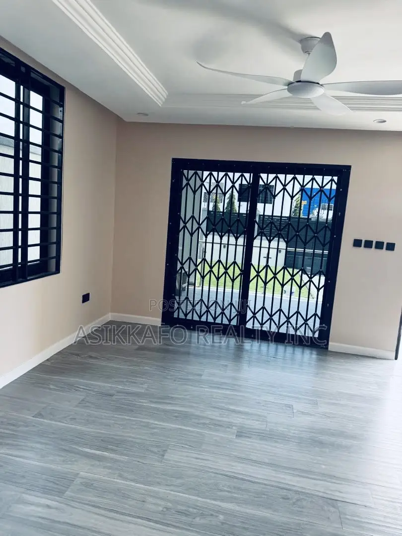 3bdrm Duplex in East Airport, Tseaddo for rent