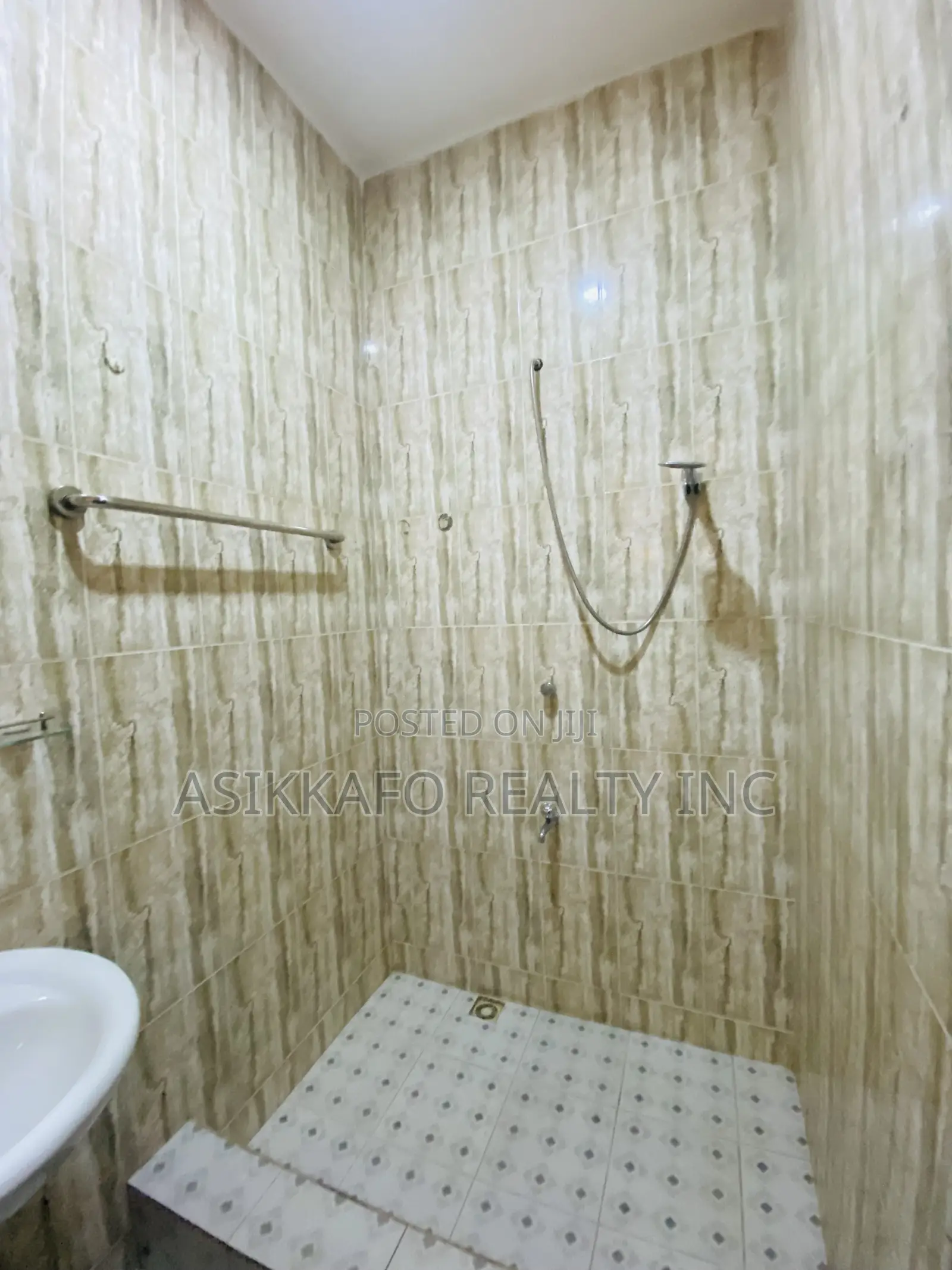 4bdrm House in Batsonaa, Spintex for rent