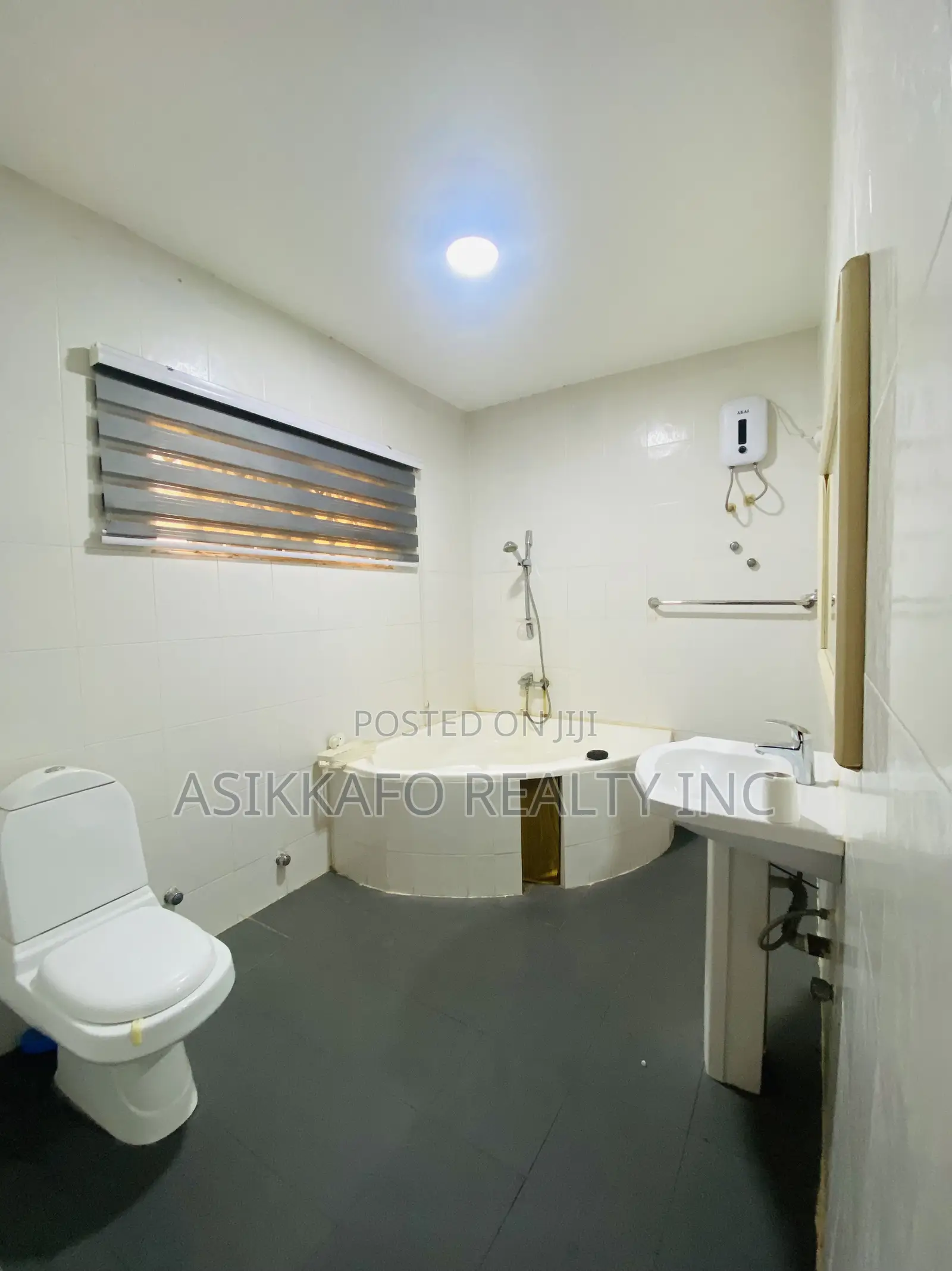 4bdrm House in Batsonaa, Spintex for rent