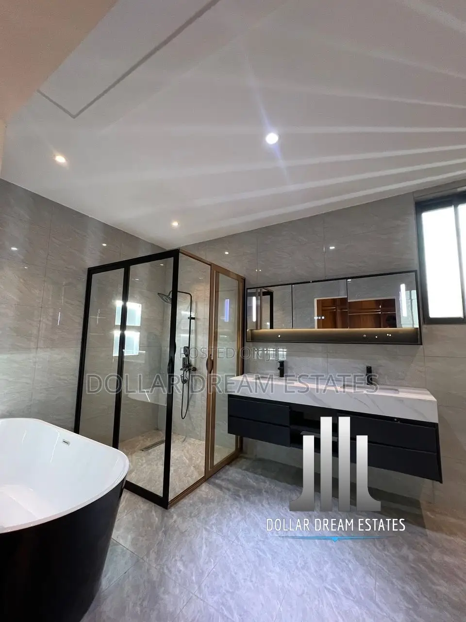4bdrm House in Lake Side Estate for sale