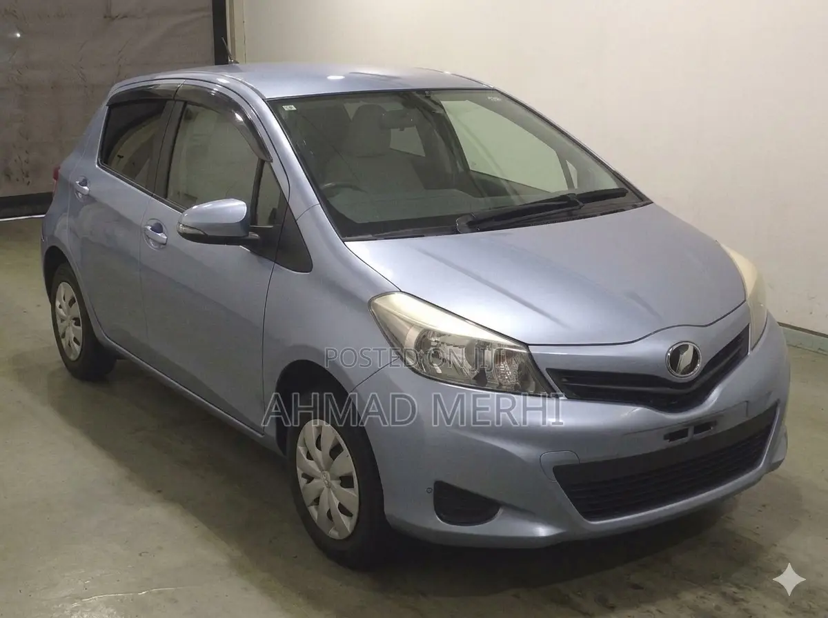 Toyota Vitz 1.3 FWD 5dr 2013 Blue