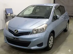Toyota Vitz 1.3 FWD 5dr 2013 Blue